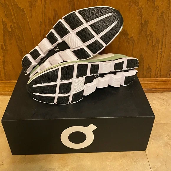 NWT On Cloudboom Running Shoes - Picture 8 of 8